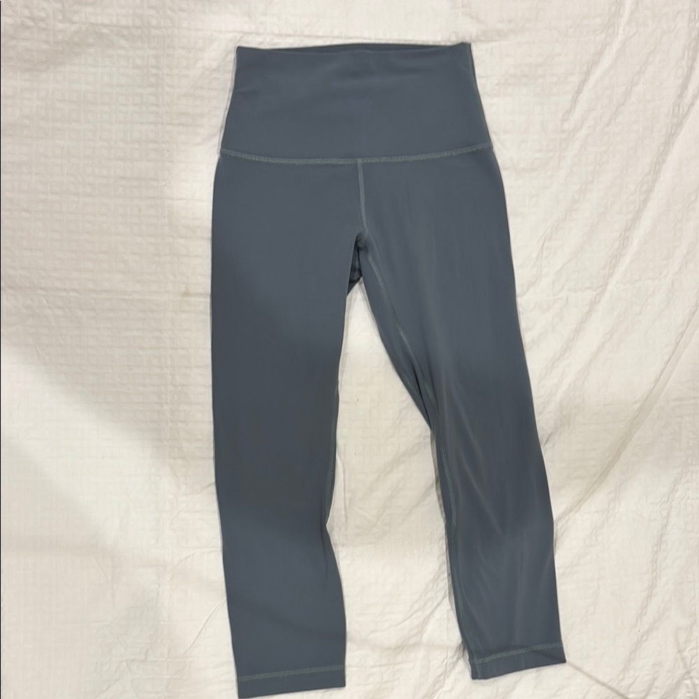 Lululemon High-Waisted 3/4 Length Women’s Gray Leggings Size 4